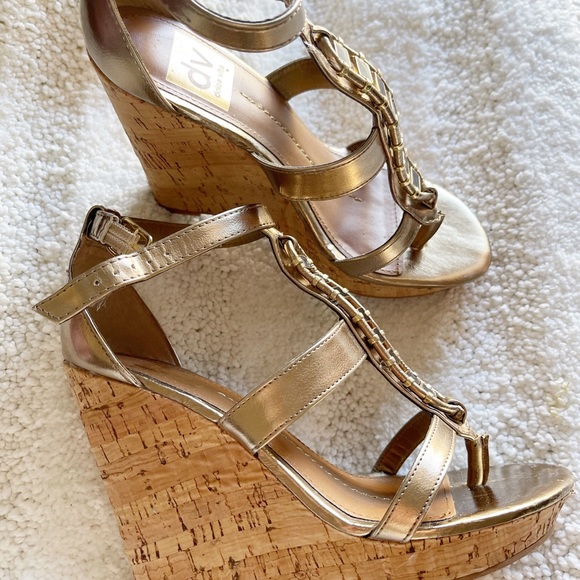 Dolce Vita Women’s Gold High Wedge - Picture 3 of 5